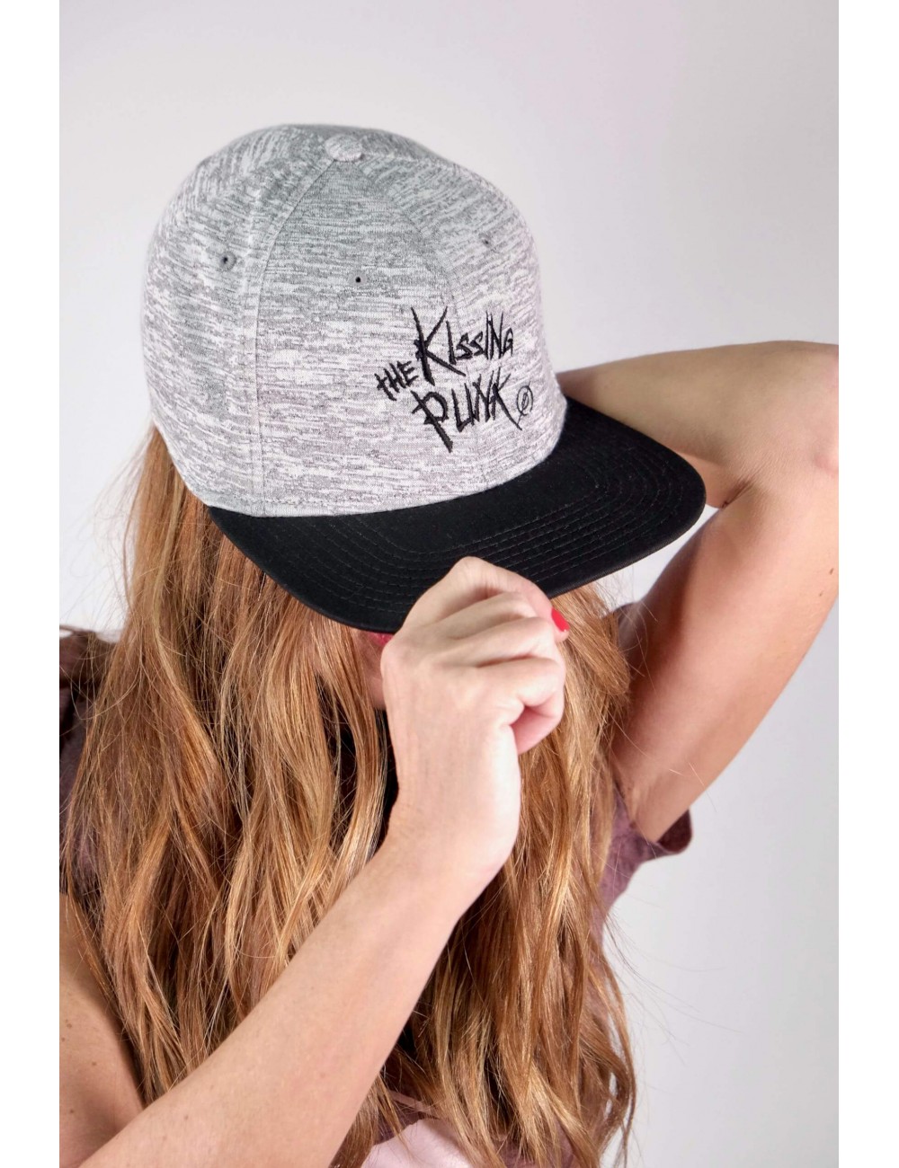 Gorra beisbolera vigoré gris negro Complementos The Kissing Punk Bilbao